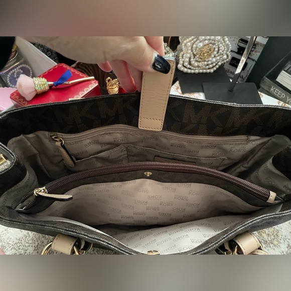 ✨ Michael Kors Signature Monogram Brown Leather Print Shoulder Bag✨LIKE NEW - Picture 5 of 14